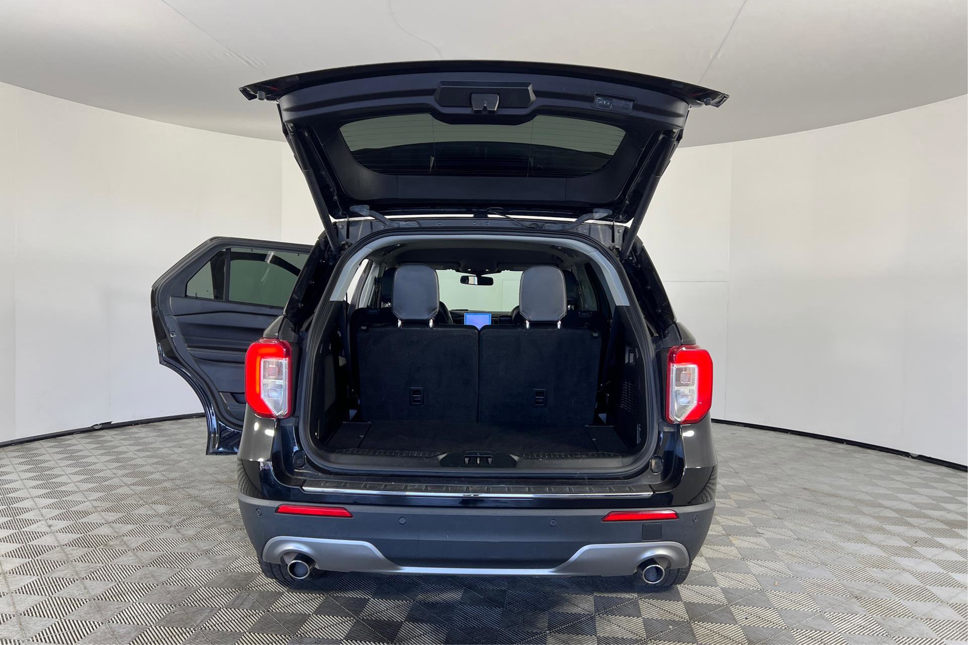Vehicle image 9 of 27