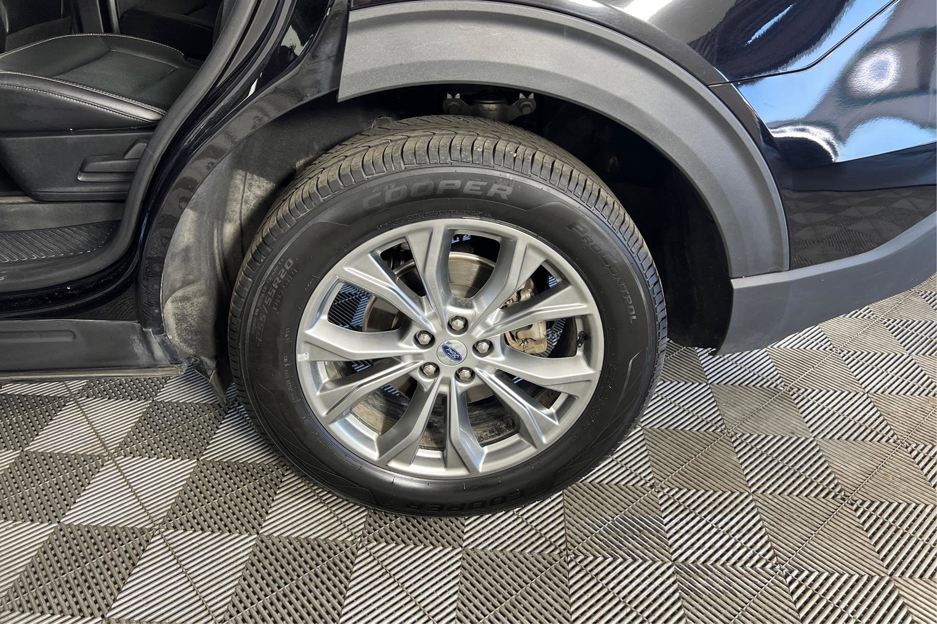 Vehicle image 19 of 27