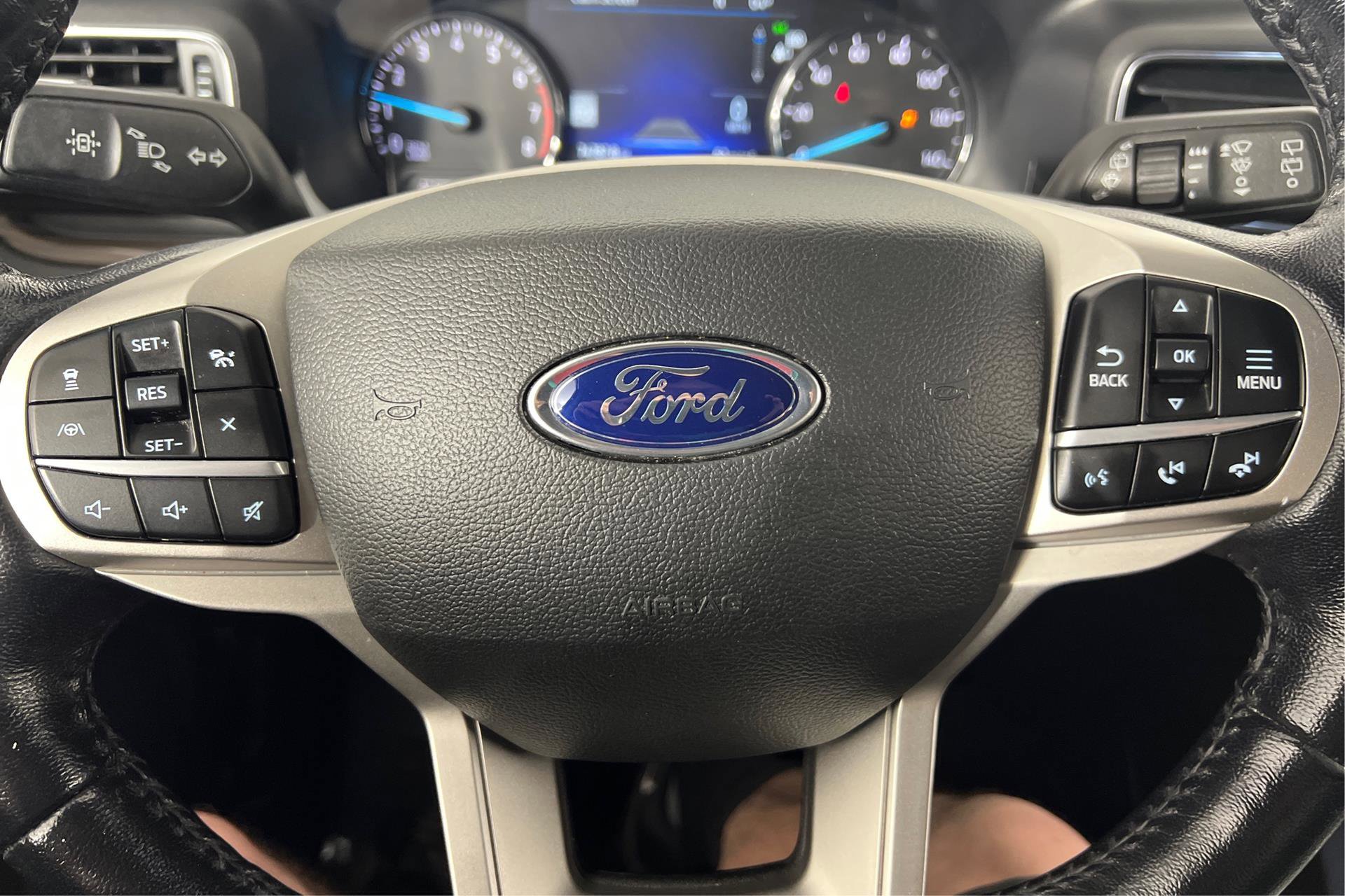 Vehicle image 14 of 27
