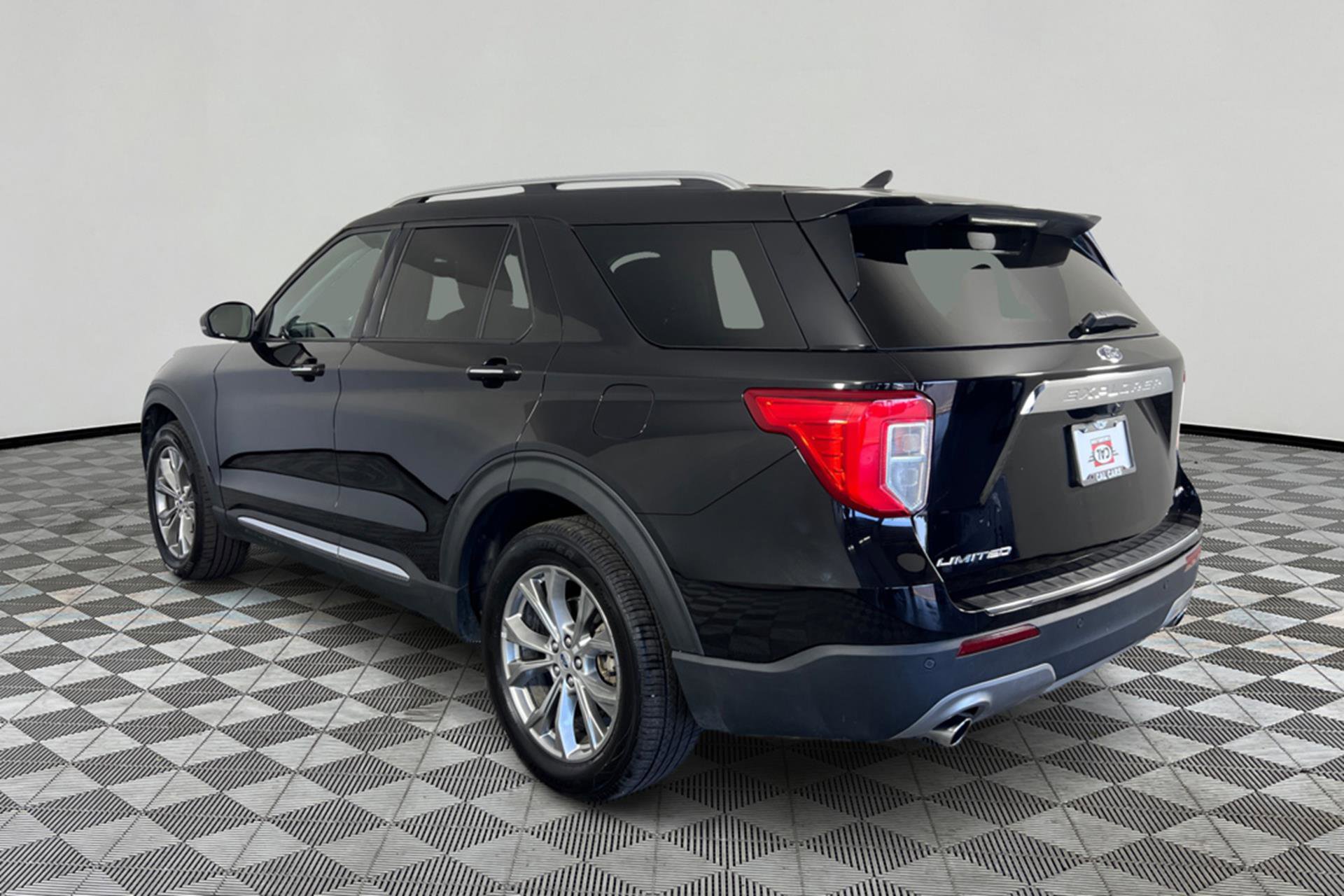 Vehicle image 6 of 27