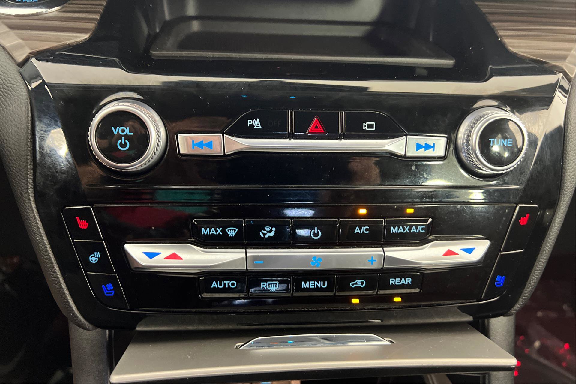 Vehicle image 23 of 27
