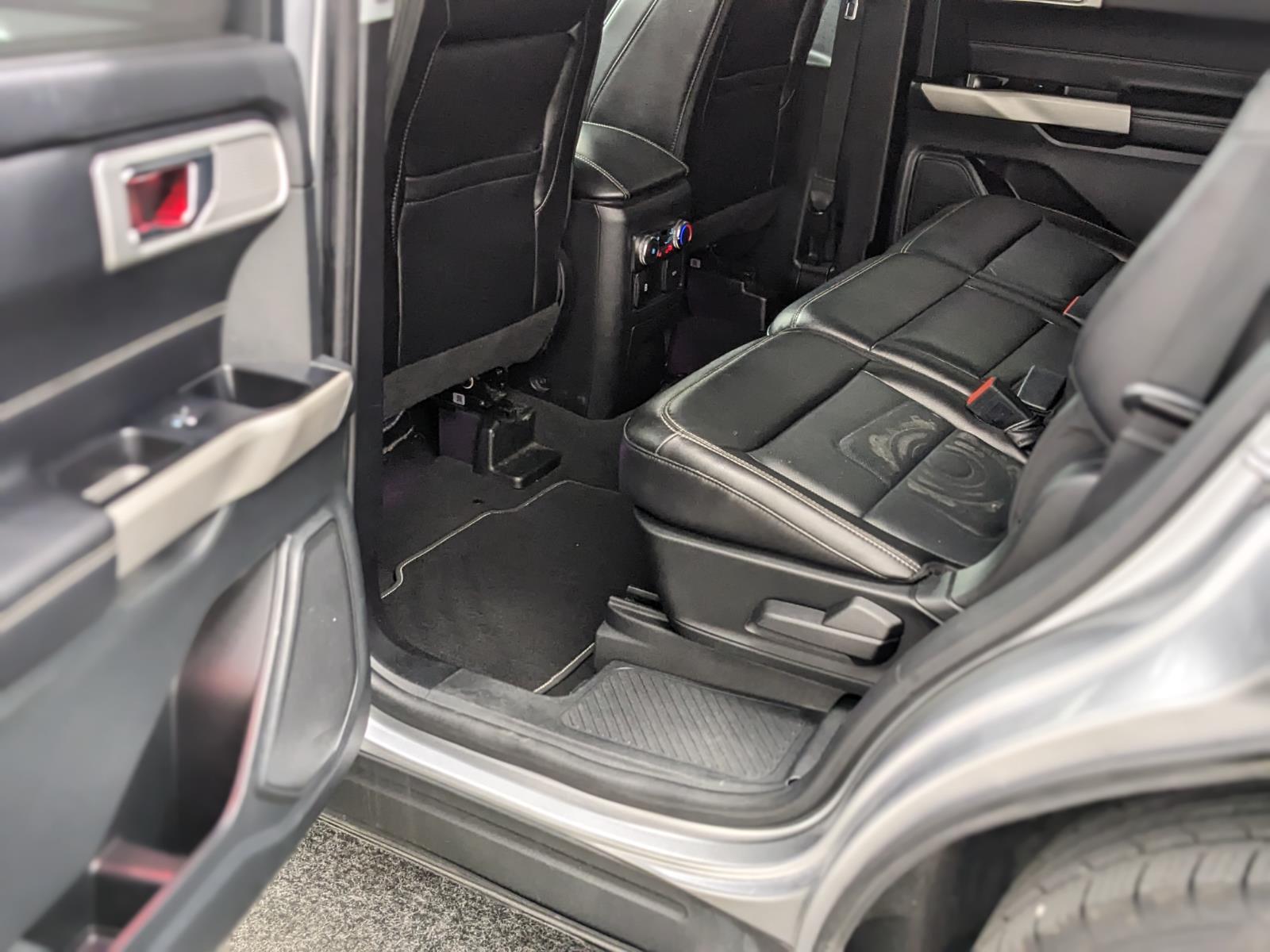 Vehicle image 29 of 40