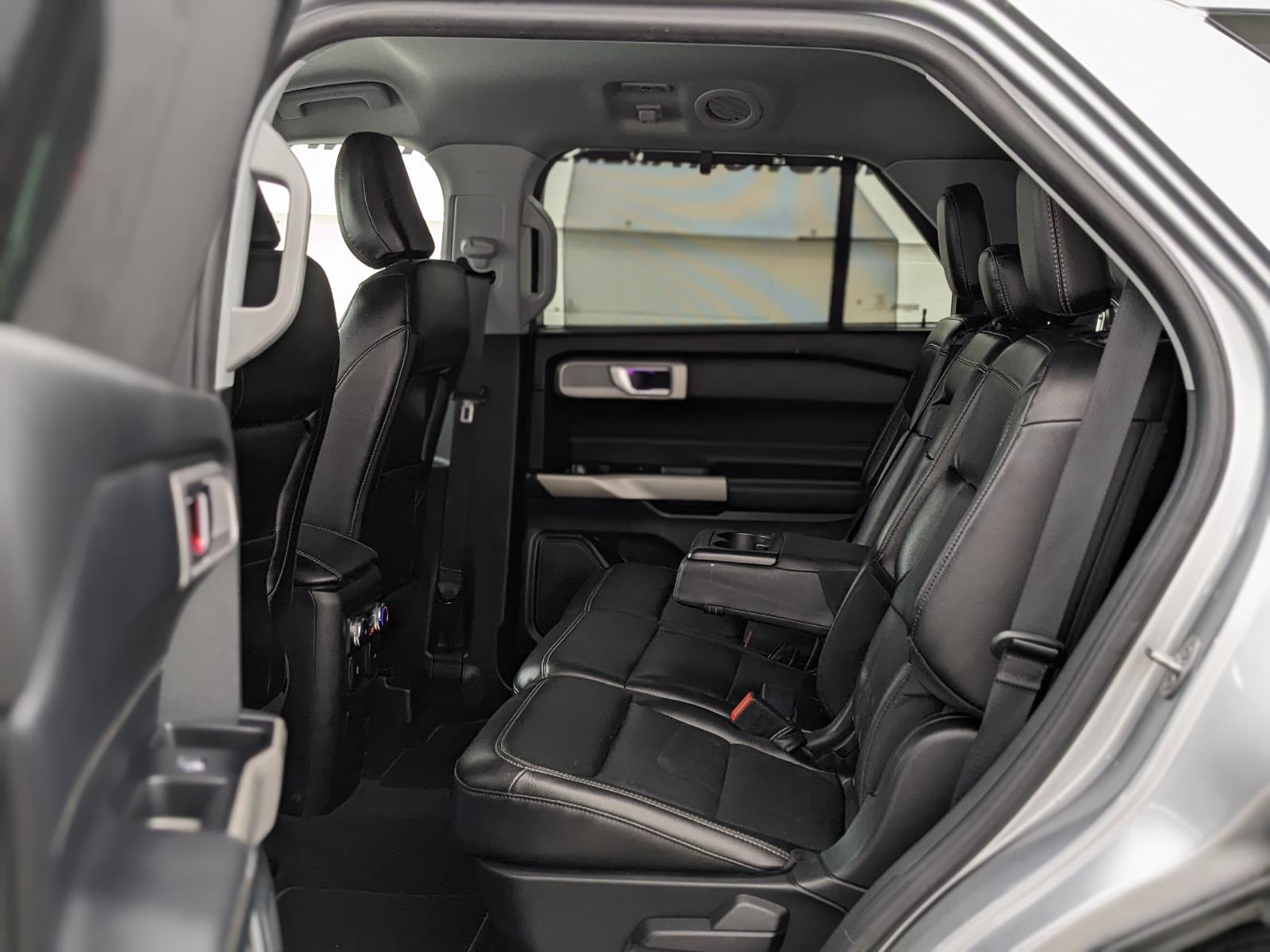 Vehicle image 16 of 40
