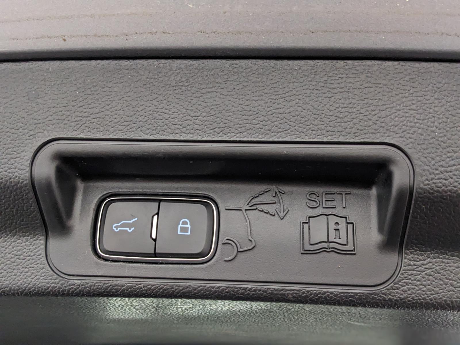 Vehicle image 20 of 40