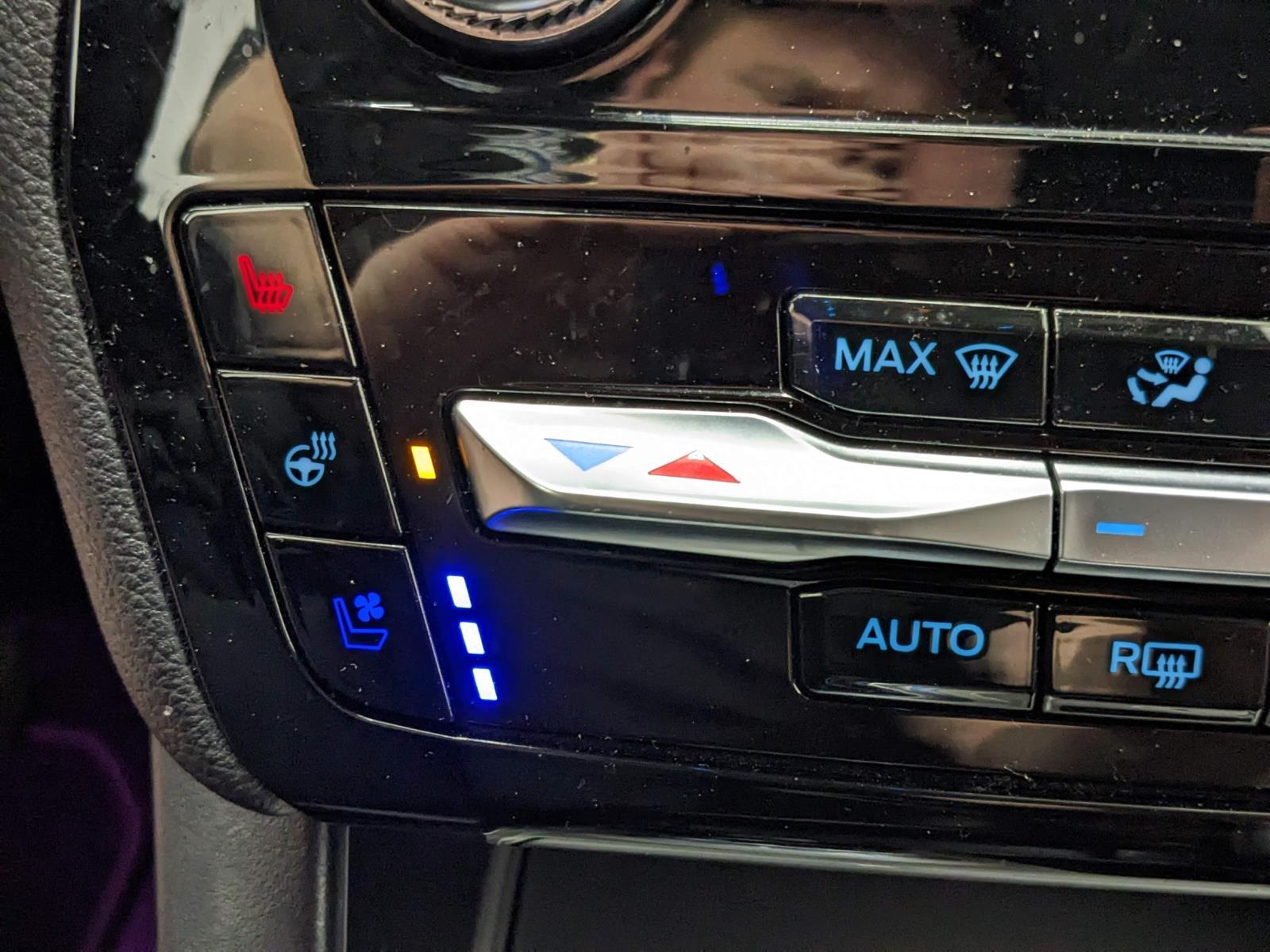 Vehicle image 10 of 40