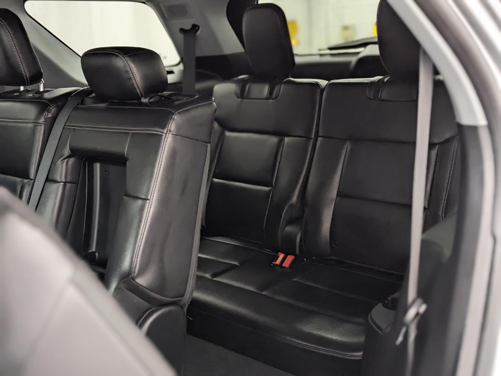 Vehicle image 18 of 40