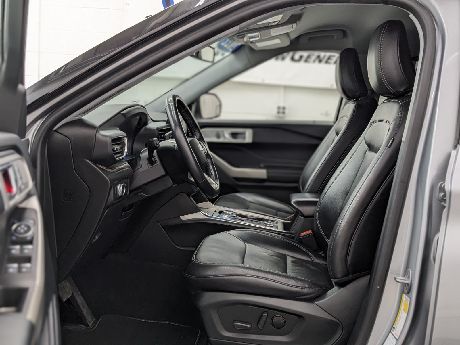 Vehicle image 7 of 40