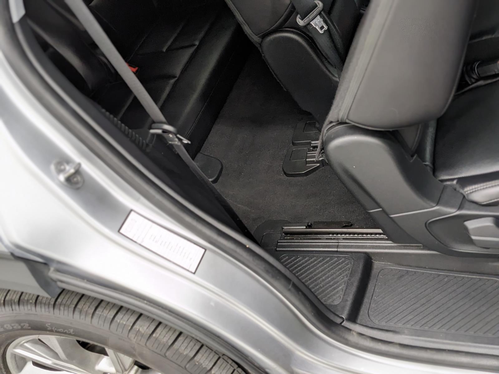 Vehicle image 26 of 40