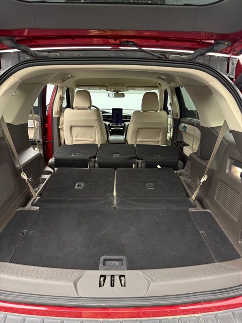 Vehicle image 37 of 63