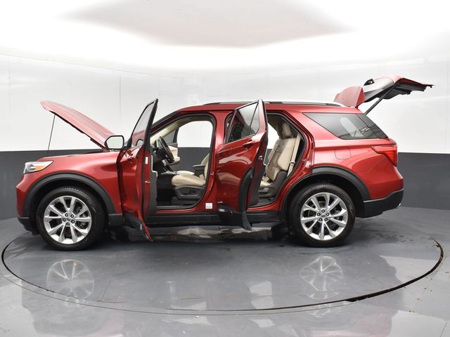 Vehicle image 33 of 63