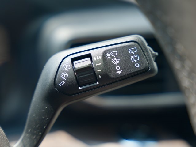 Vehicle image 27 of 44