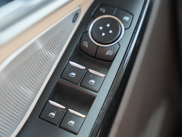 Vehicle image 29 of 44