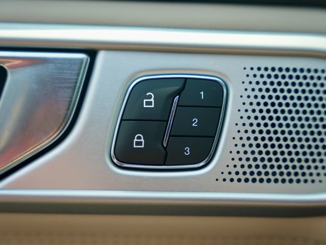 Vehicle image 30 of 44