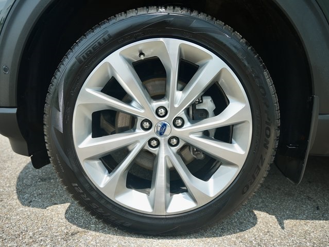 Vehicle image 34 of 44