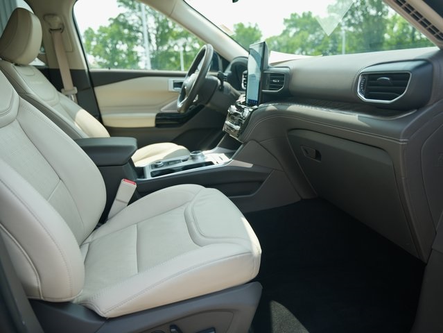 Vehicle image 8 of 44