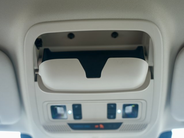 Vehicle image 31 of 44