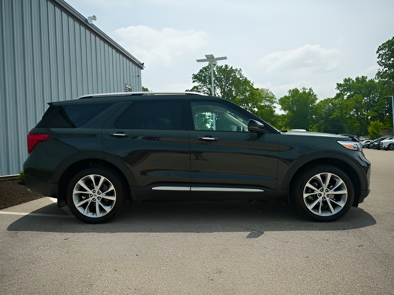 Vehicle image 42 of 44