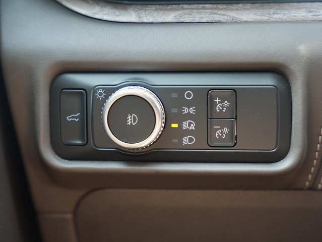 Vehicle image 28 of 44