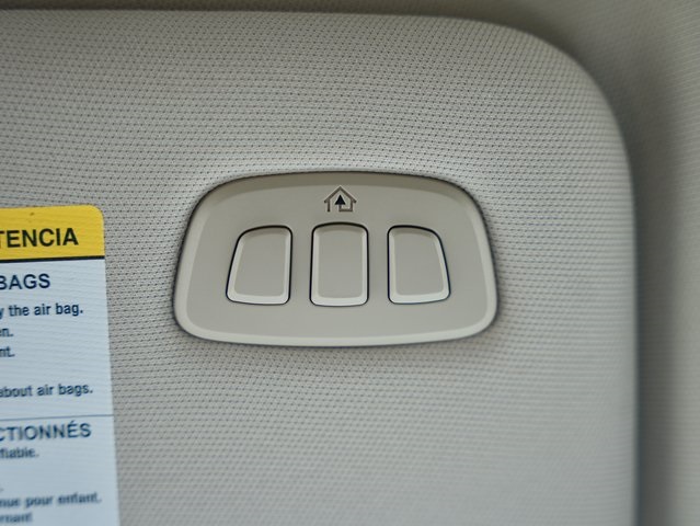 Vehicle image 32 of 44