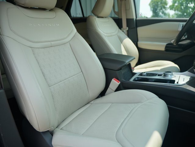 Vehicle image 9 of 44