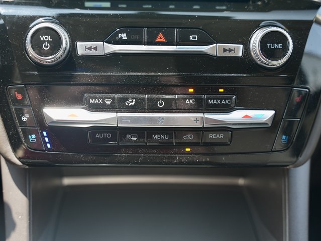 Vehicle image 23 of 44