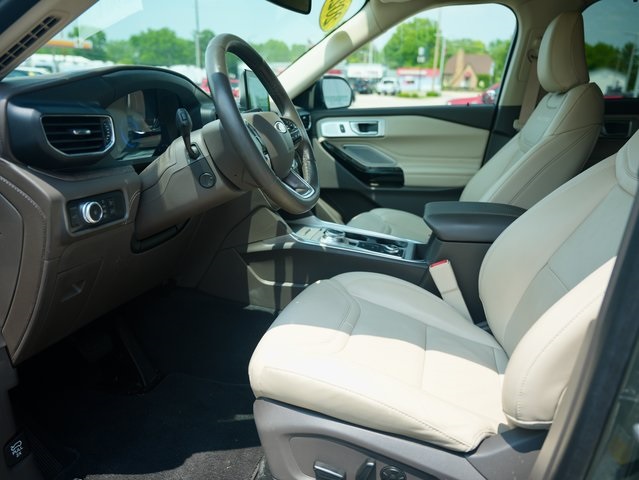 Vehicle image 13 of 44