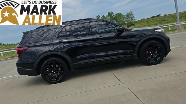 2022 Ford Explorer ST Image 2 of 35