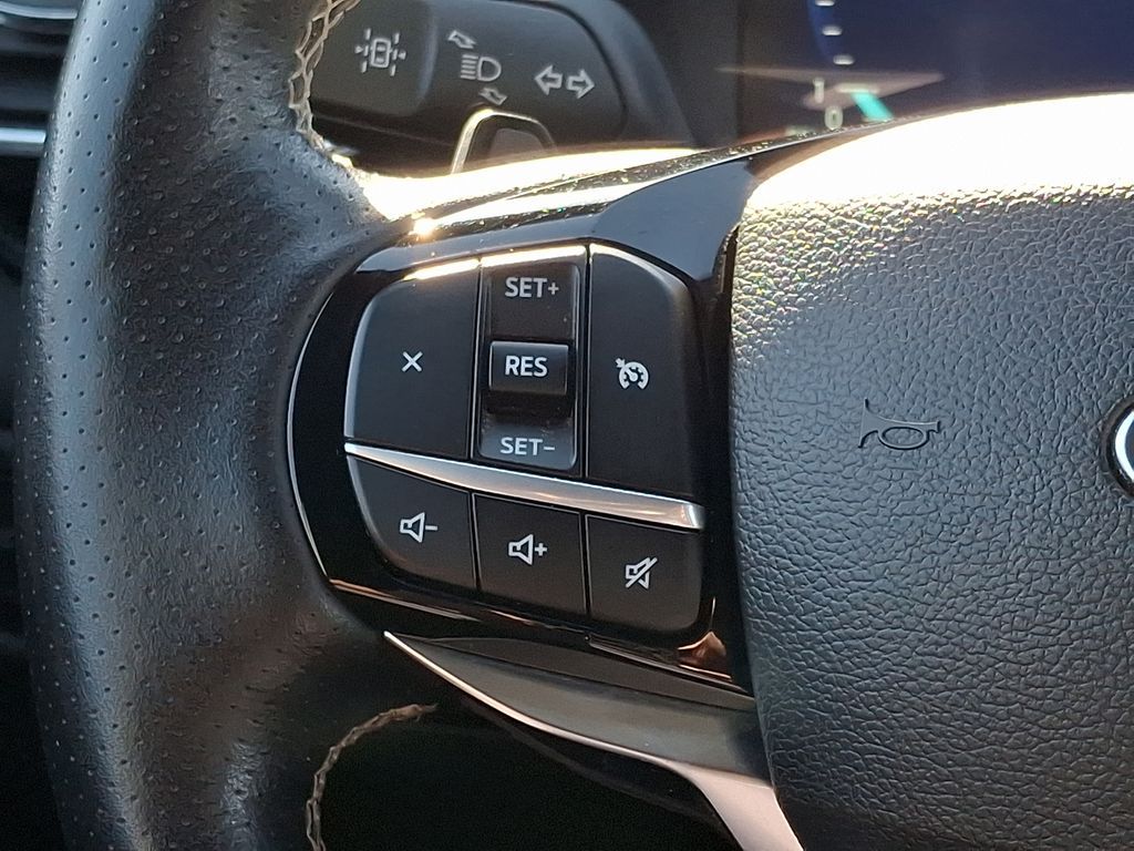 Vehicle image 22 of 33