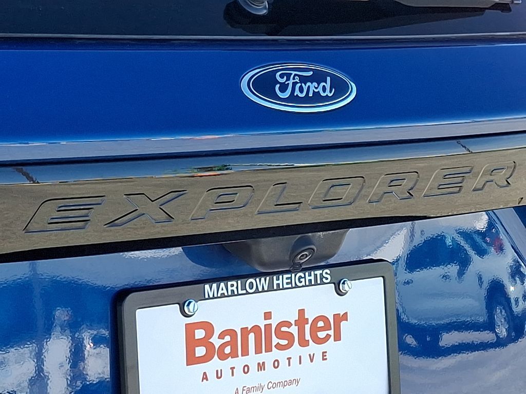 Vehicle image 24 of 33