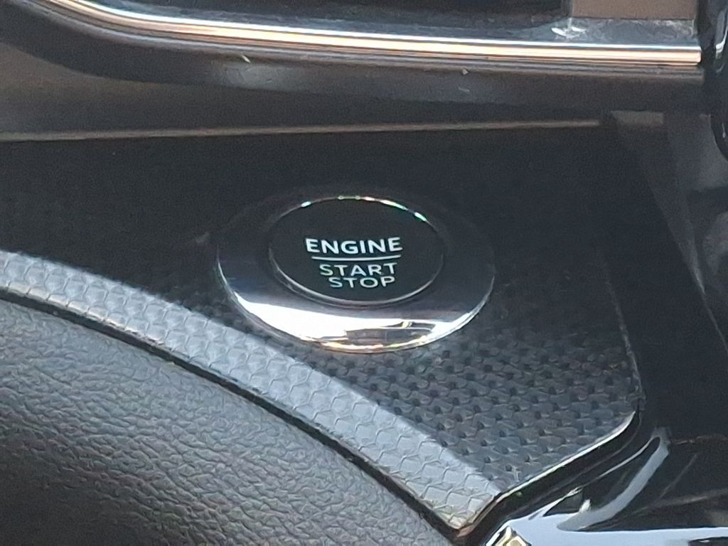 Vehicle image 15 of 33