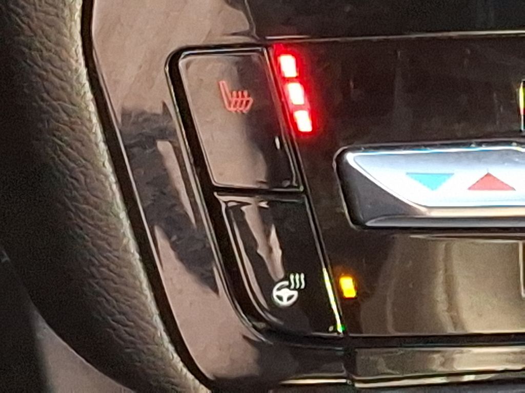 Vehicle image 28 of 33