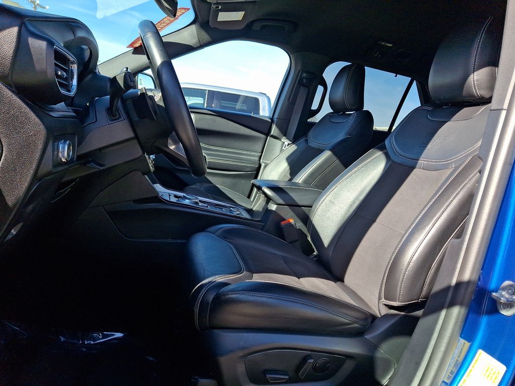 Vehicle image 11 of 33