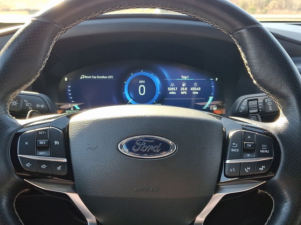 Vehicle image 29 of 33