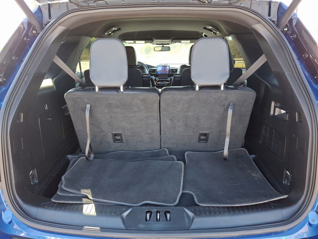 Vehicle image 9 of 33