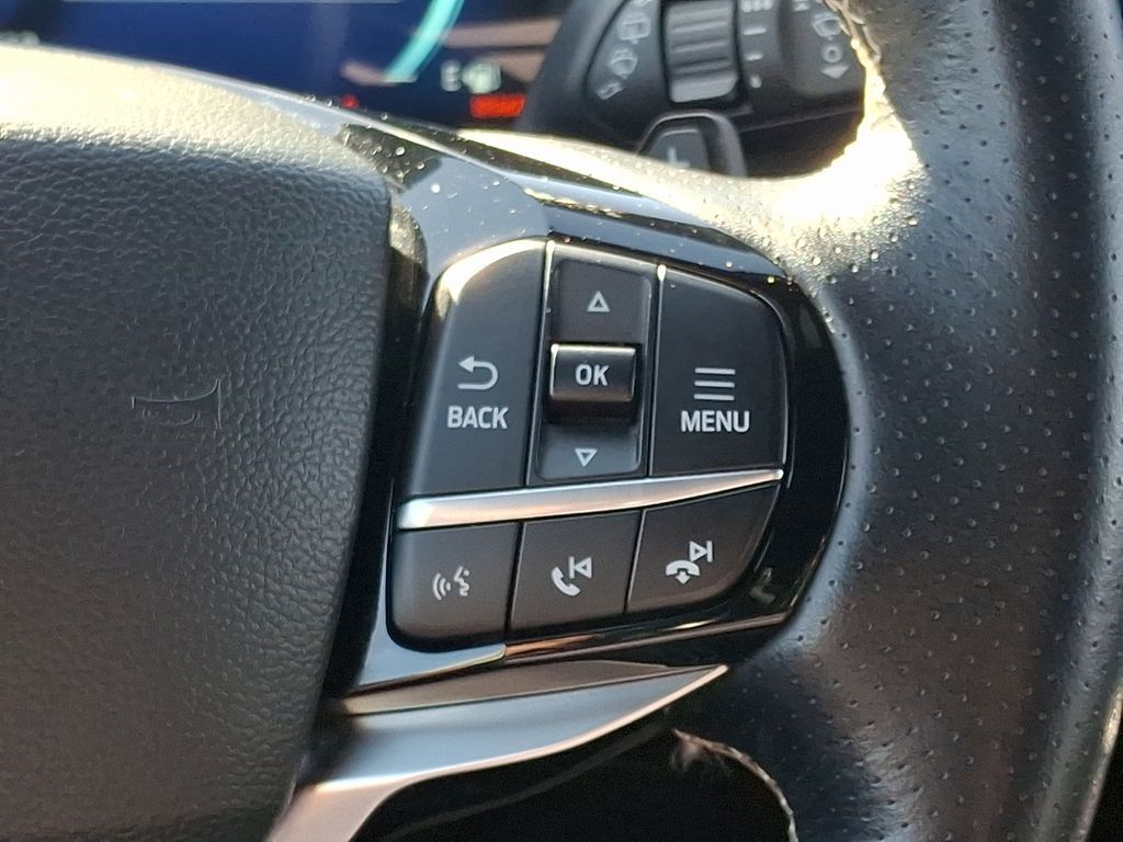 Vehicle image 25 of 33