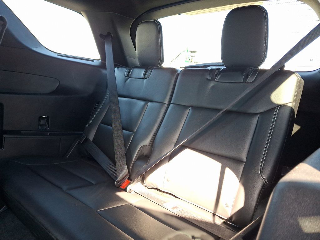 Vehicle image 10 of 33