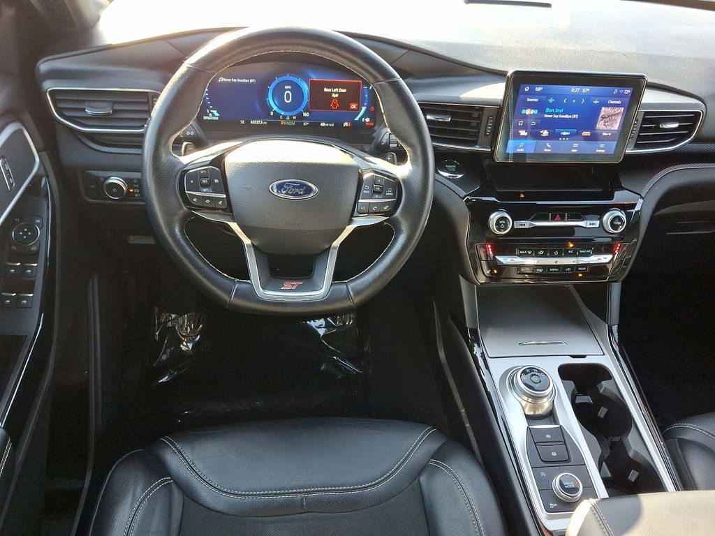 Vehicle image 13 of 33
