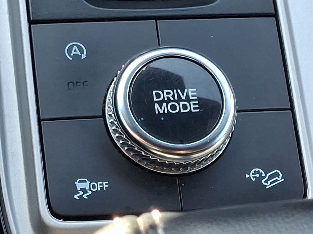 Vehicle image 31 of 33