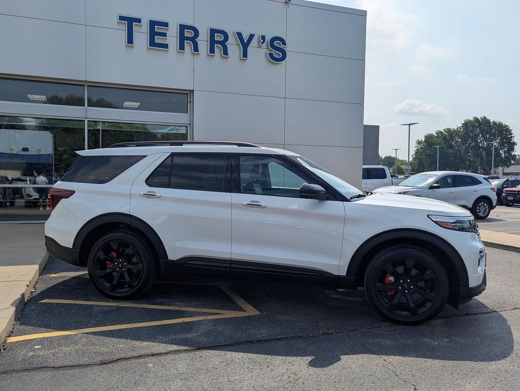 2022 Ford Explorer ST Image 1 of 34