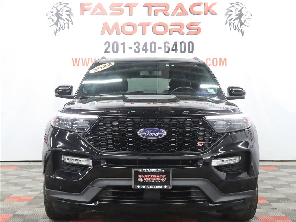 2022 Ford Explorer ST Image 3 of 61