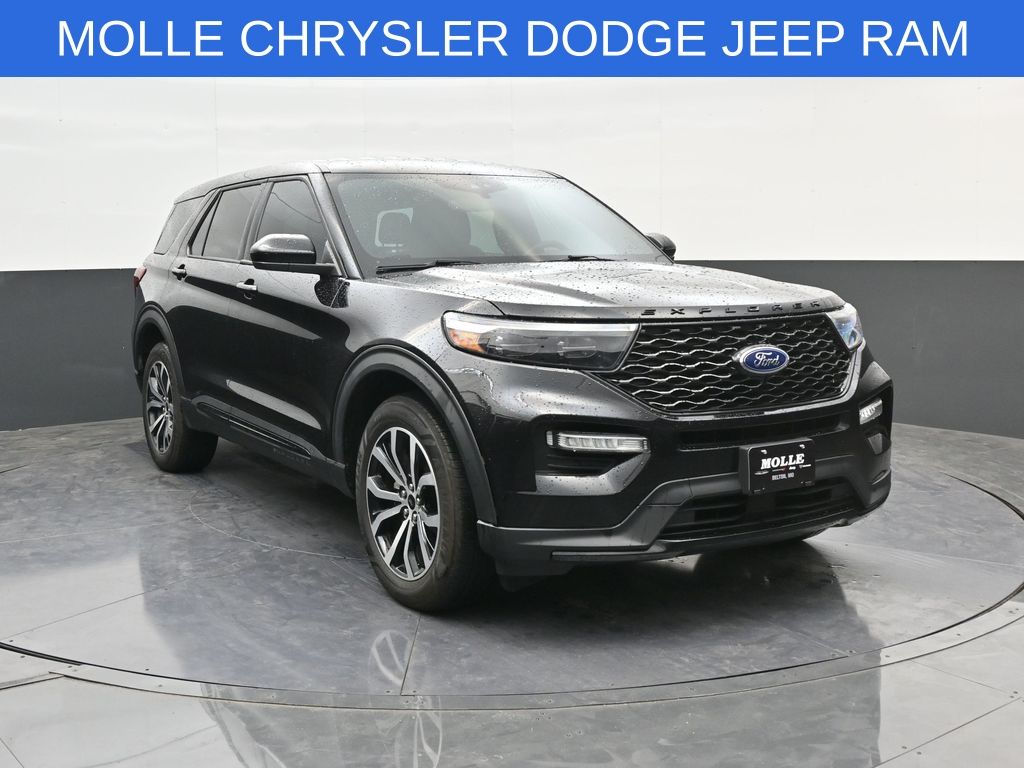 2022 Ford Explorer ST Image 3 of 38