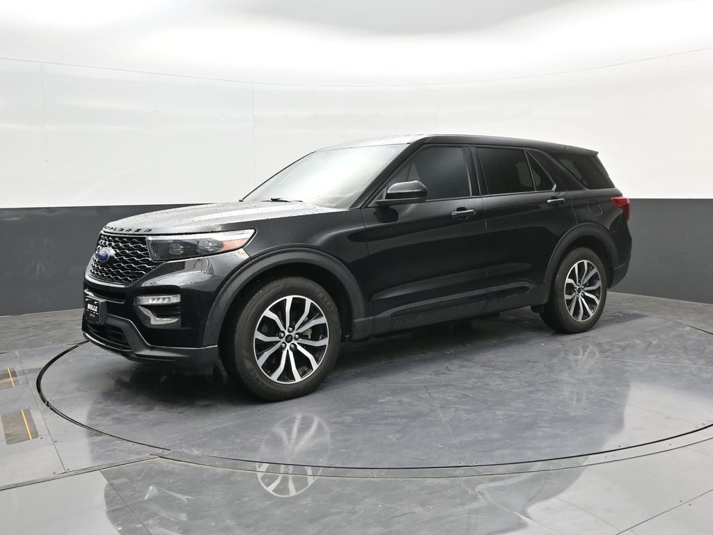 2022 Ford Explorer ST Image 2 of 38