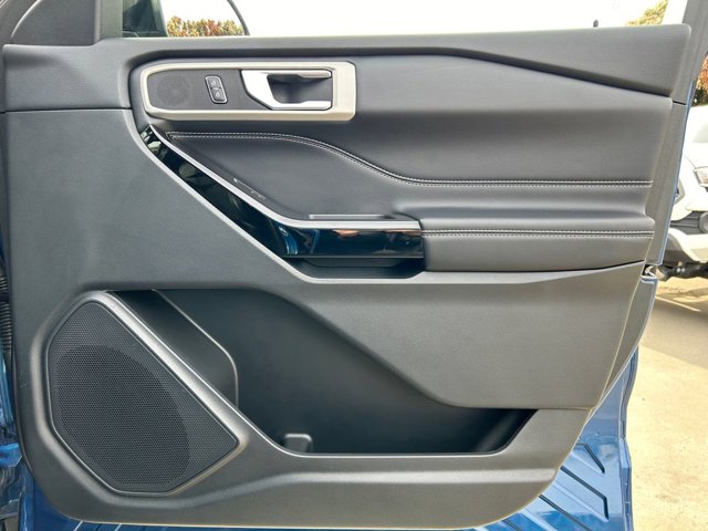 Vehicle image 24 of 38