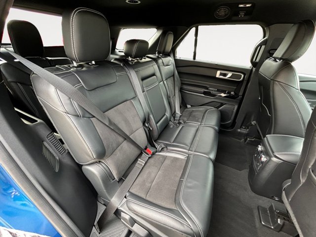 Vehicle image 10 of 38
