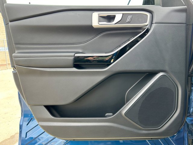 Vehicle image 21 of 38