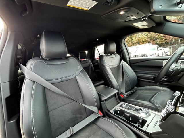 Vehicle image 26 of 38