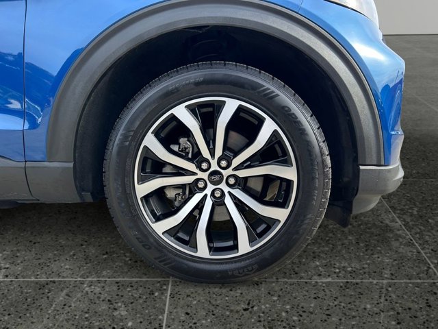 Vehicle image 8 of 38