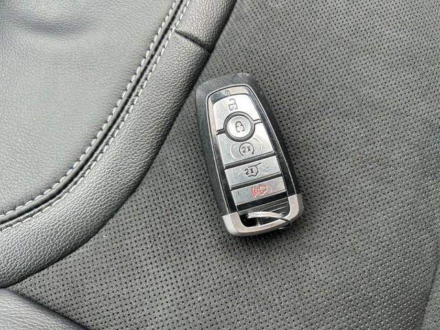 Vehicle image 32 of 38