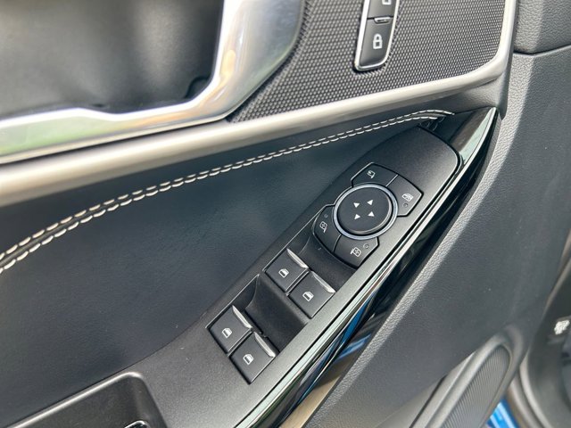 Vehicle image 22 of 38