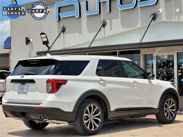 Vehicle image 4 of 44